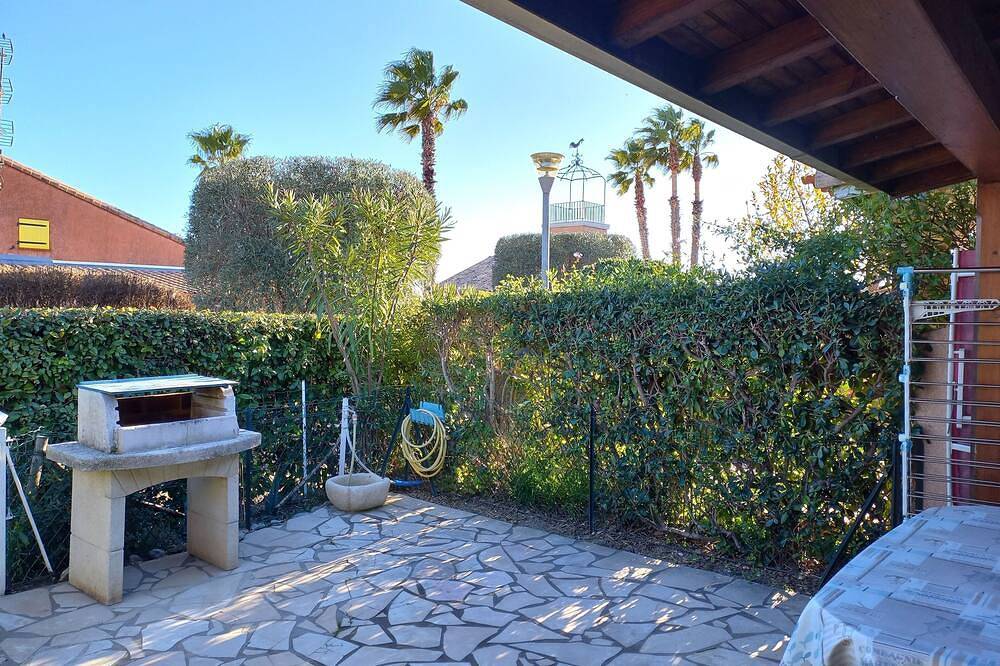 Entire apartment, Maisonnette with swimming pool, tennis court and boules pitch 5 mins from Etang de Thau in Loupian, Côte d'Améthyste
