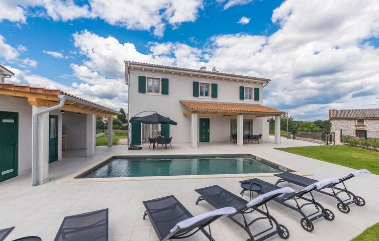 Villa pour 10 personnes, avec sauna ainsi que jardin et piscine, animaux acceptés - 1