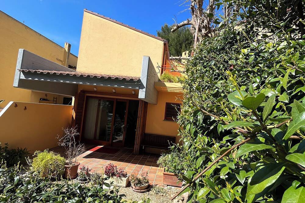 La Buganvilla: a cozy cottage with garden near the center of Sirolo in Sirolo, Riviera del Conero