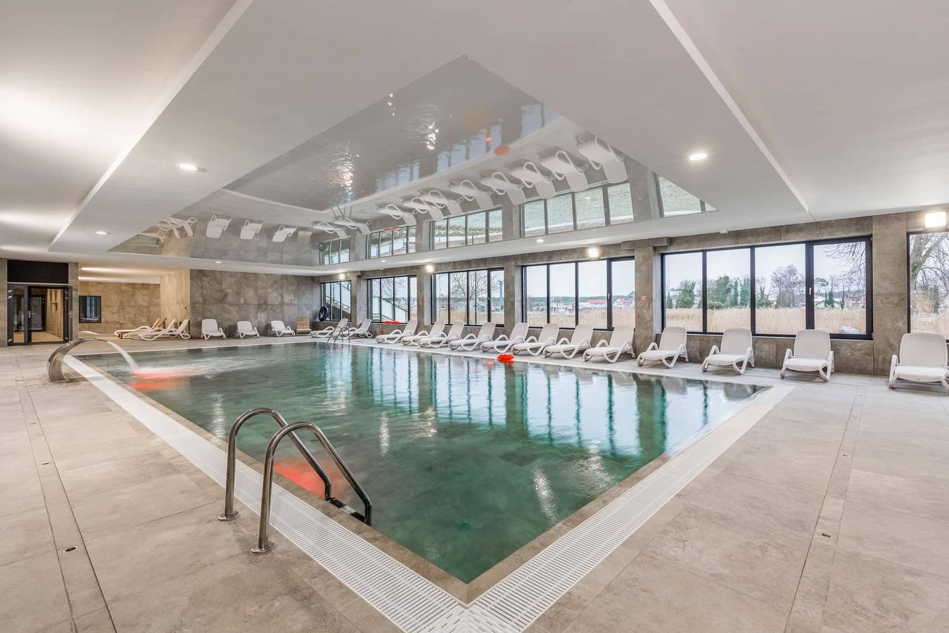 Ganze Wohnung, Ferienwohnung für 4 Personen mit Pool in Dziwnów, Wollin