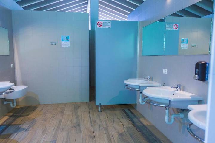 Camping pour 4 personnes, avec piscine ainsi que jardin et vue dans Lac Majeur (Italie) - 2