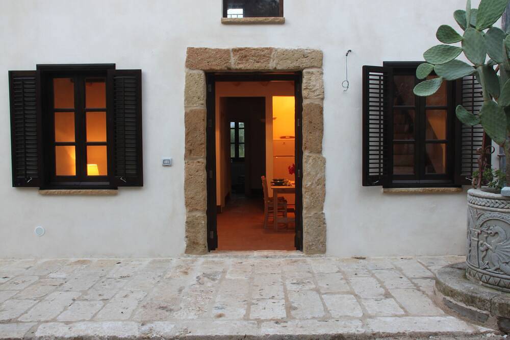 Antico Baglio Siciliano # 1 in Partinico, Palermo Provinz