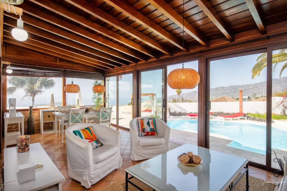 Villa mit drei Schlafzimmern und zwei Bädern mit drei getrennten Räumen. in Tajuya, Los Llanos de Aridane