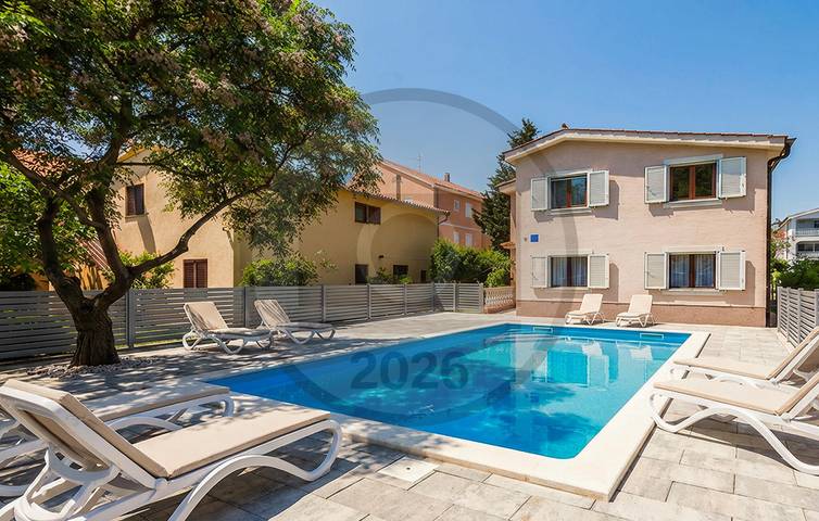 Ferienhaus für 10 Personen, mit Terrasse, kinderfreundlich in Privlaka