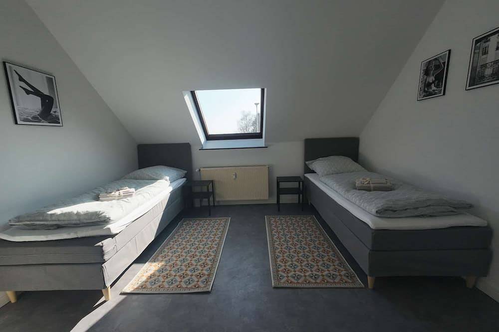 Entire apartment, Large apartment with 4 bedrooms and living room. in Solingen, Bergisch region