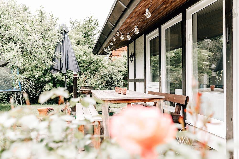 Blomsterhus, eine Perle mitten im Alten Land an der Elbe in Hollern-Twielenfleth, Altes Land Stade