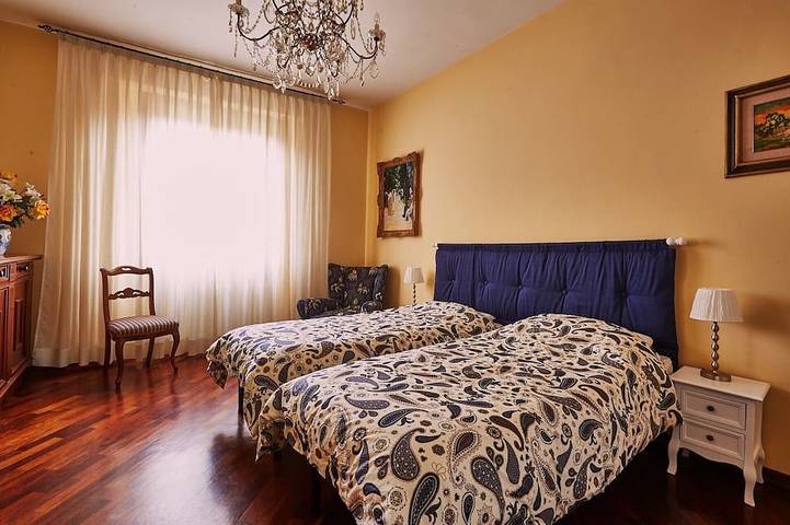 Appartement entier, Appartement élégant et lumineux avec parking privé in Isolotto Legnaia, Florence