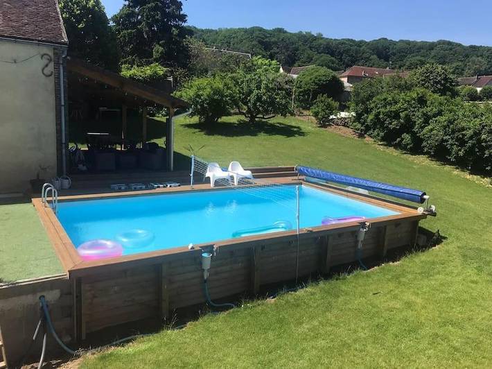 Location de vacances pour 10 personnes, avec Terrasse ainsi que Jardin et Piscine à Chailley
