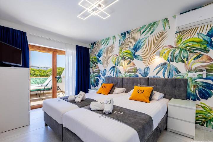 Apartamento para 4 personas, con vistas además de piscina y terraza en Puerto Colon