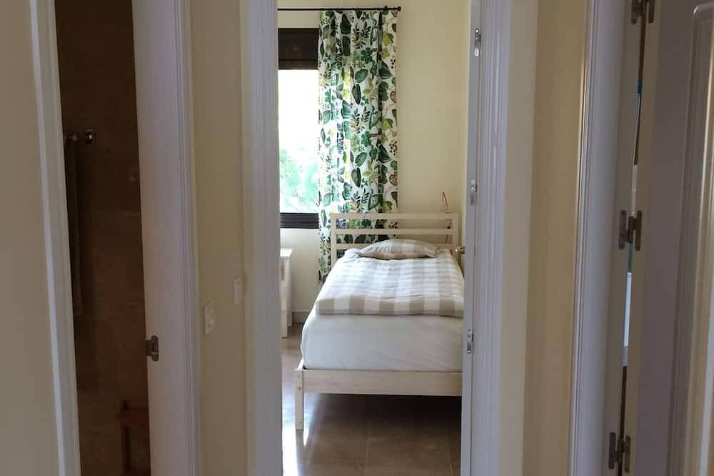 Hel lejlighed, Ferielejlighed for 4 personer med jacuzzi in Playa de La Alcaidesa, San Roque