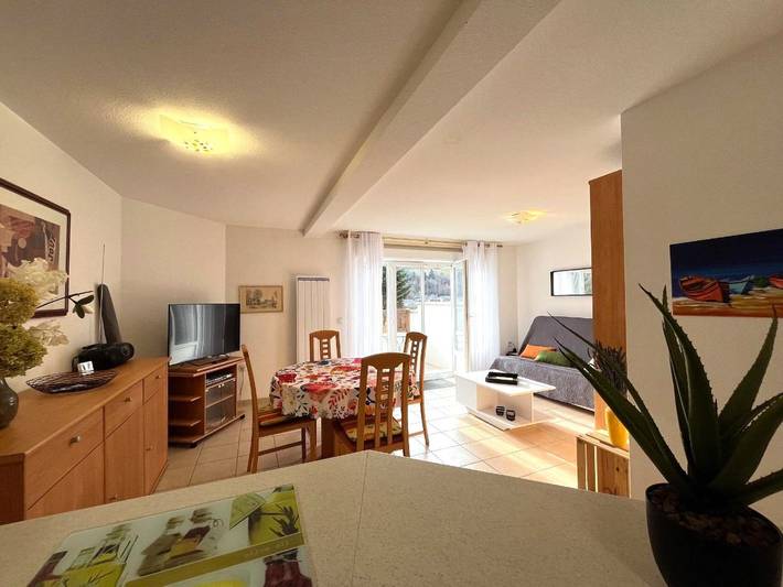 Ganze Wohnung, Angenehmes T2 in La Bourboule, Südterrasse, Wlan, Parkplatz in La Bourboule, Regionaler Naturpark Volcans d'Auvergne