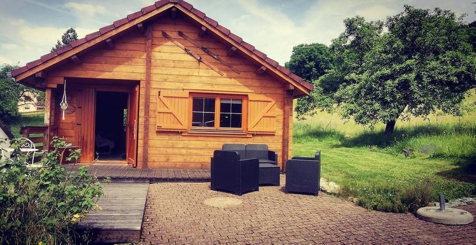 Chalet pour 2 personnes, avec terrasse ainsi que vue et jardin
