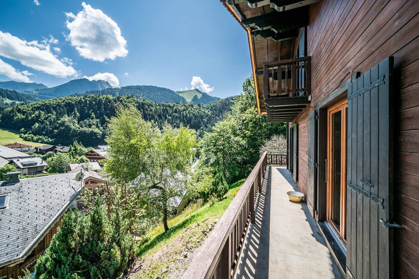 Chalet 'Chez Juju' con vistas a la montaña, terraza privada y Wi-Fi in Abondance, Les Portes du Soleil