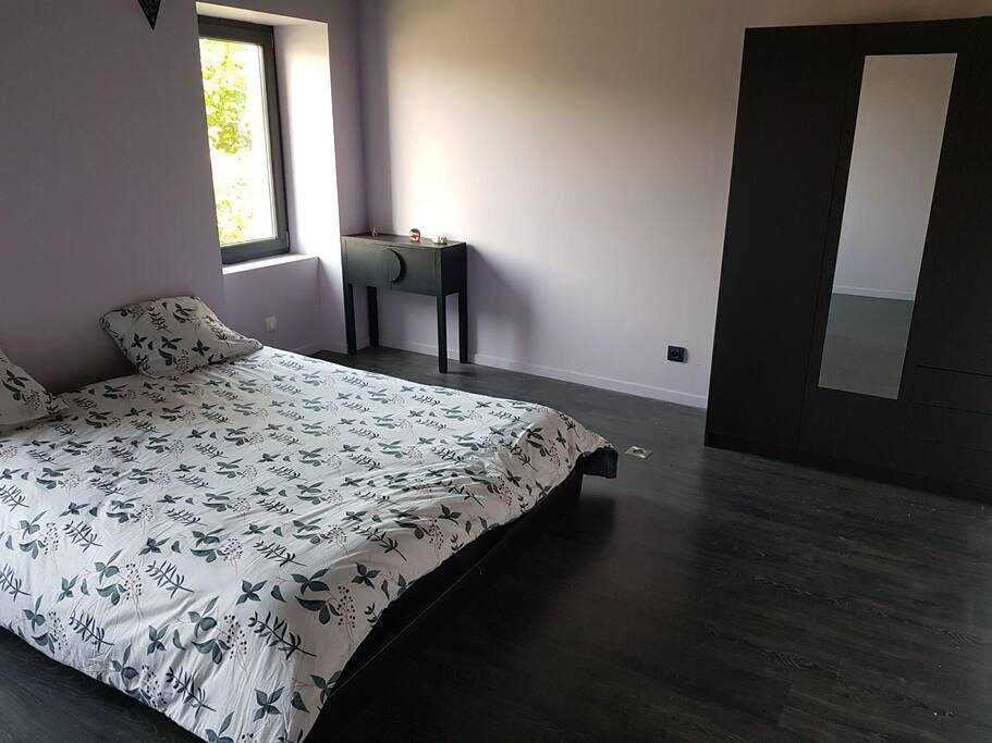 Appartement entier, Three-Bedroom Apartment in Ciry-le-Noble, Région de Charolles
