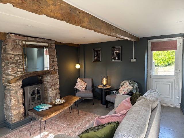 Ty Llaeth 2-Bed Cottage, Sleeps 4, Pet Friendly in Carmarthenshire