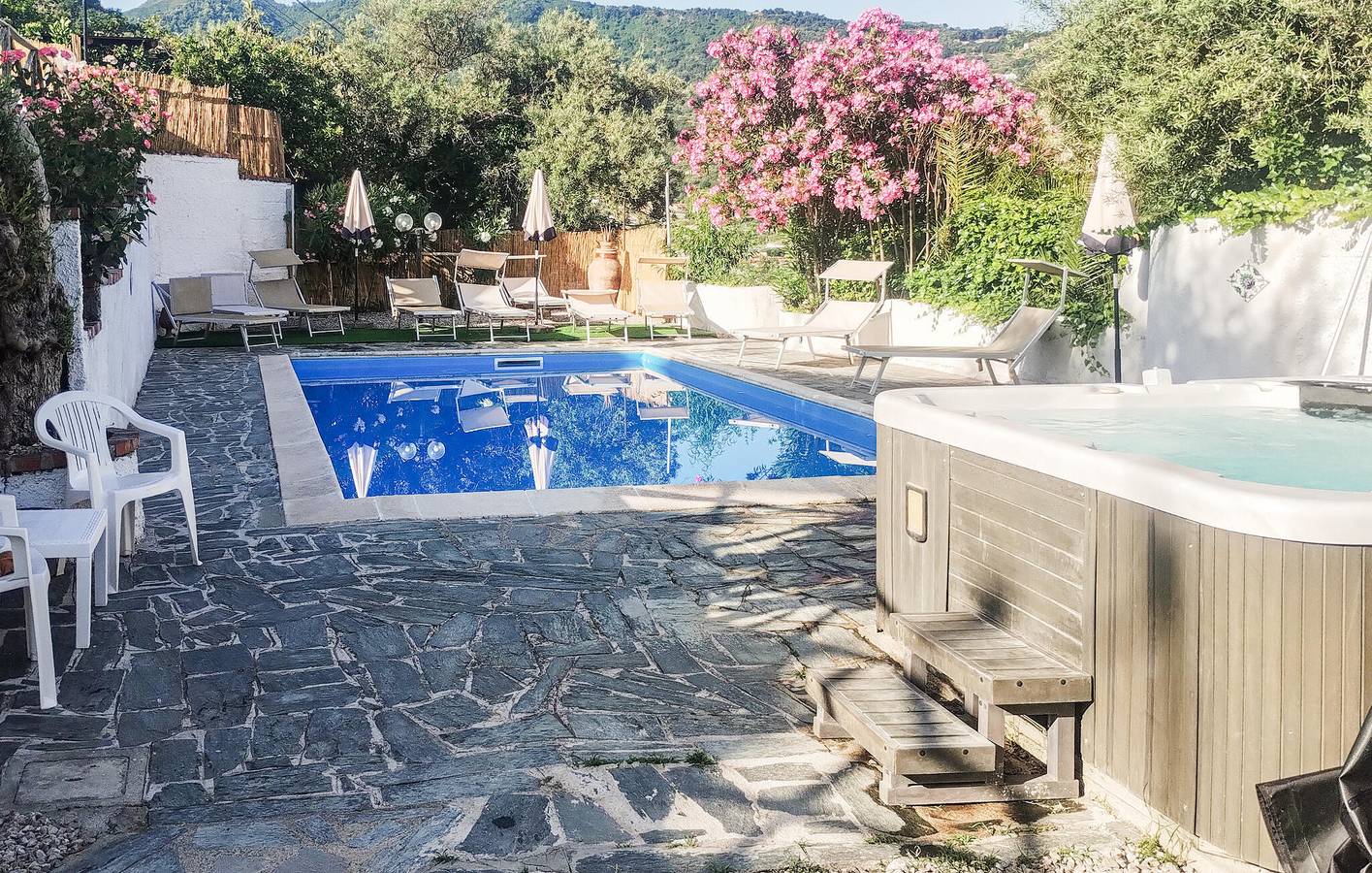 Appartamento con vista mare, piscina e parcheggio, a 2 km dalla spiaggia in Gioiosa Marea, Provincia di Messina