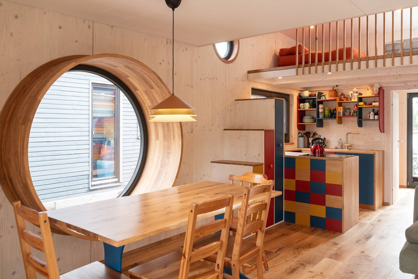 Spacieuse péniche avec plateforme de baignade, terrasse sur le toit et balançoire in Harburg (Hambourg), Hambourg