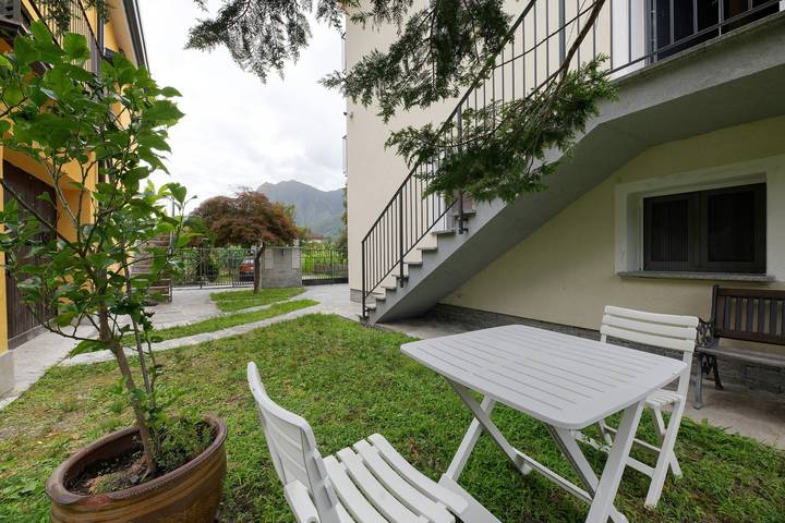 Apartamento inteiro, Apartamento 'Mansarda' com Vista Montanha, Wi-Fi e Ar Condicionado in San Cassiano Valchiavenna, Prata Camportaccio