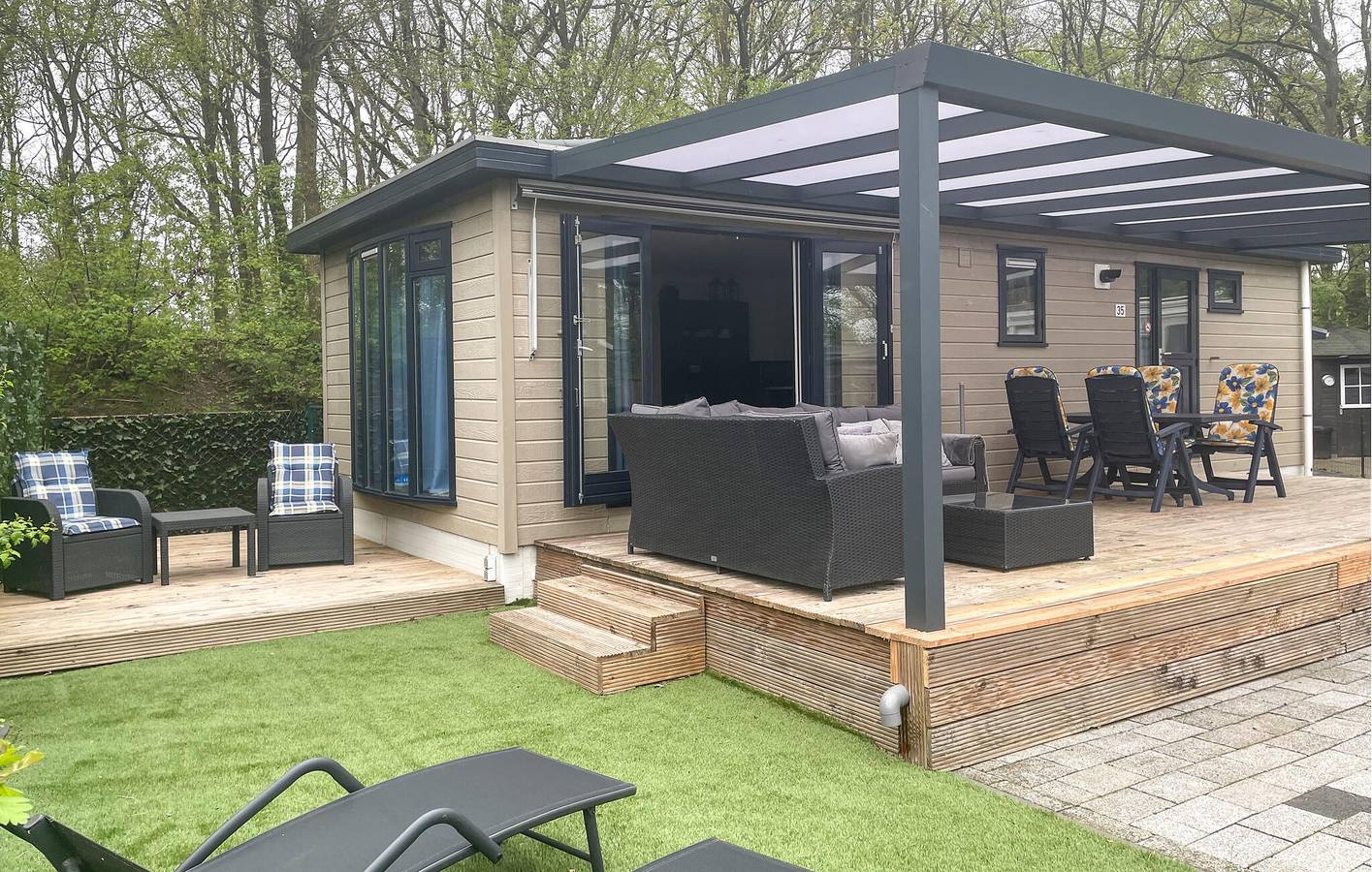 Woonwagen voor 4 personen met terras in Landerd, Noord-Brabant