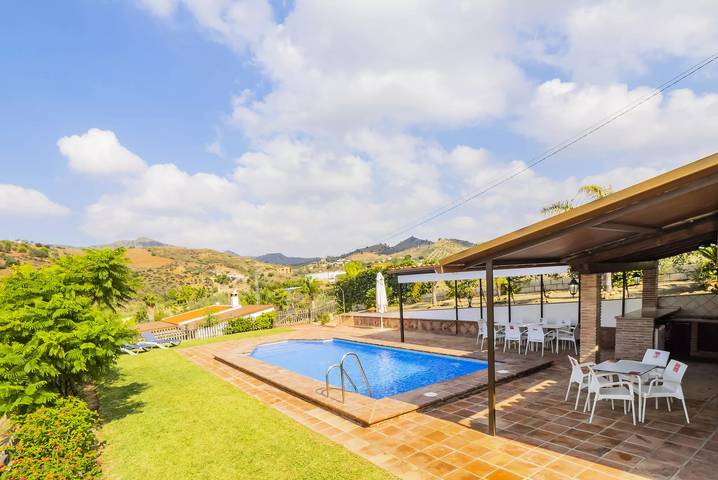 Chalet para 8 personas, con jardín y piscina en Pizarra