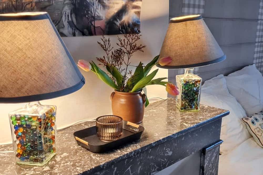 Homerez - Charmantes Haus in Mauzun mit Garten und Blumenpatio in Mauzun, Regionaler Naturpark Livradois-Forez