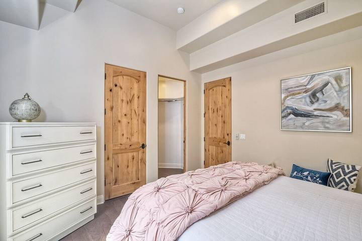 Vacation rental for 7 people, with hot tub and yard in Oceanside