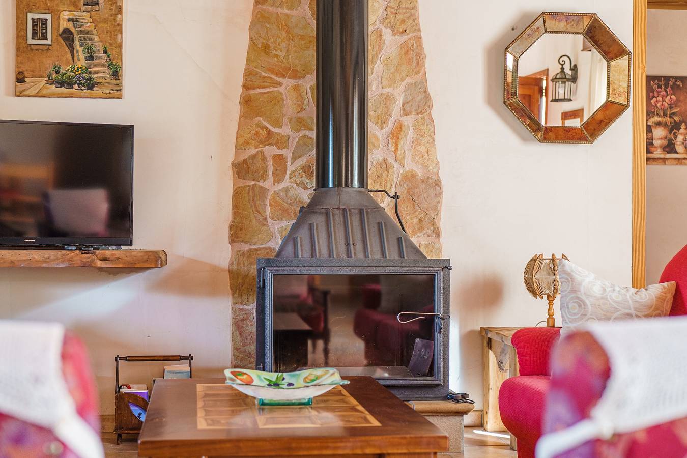 Bonita casa Son Barbudet con vistas a la montaña, Wi-Fi, jardín, terrazas y piscina; aparcamiento disponible in Campos, Mallorca Sur