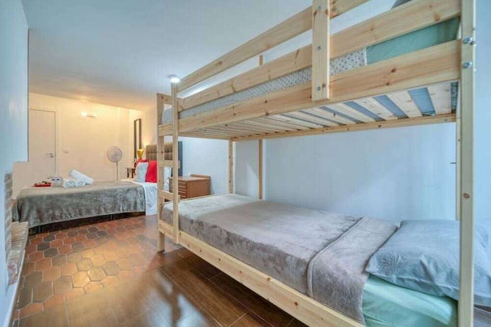 Casa Grande Casacafé 20 Personas in Pozuelo de Alarcón, Madrid Province