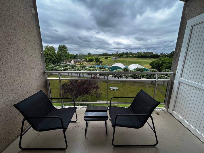 Ganze Wohnung, Helle Wohnung mit Wi-Fi 150m von Kurort in La Roche-Posay, Vienne