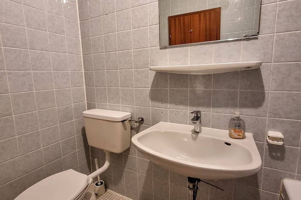 Ganze Wohnung, Apartment mit Balkon, Bad, Wc und Küche in Karlsbad (Baden), Kraichgau