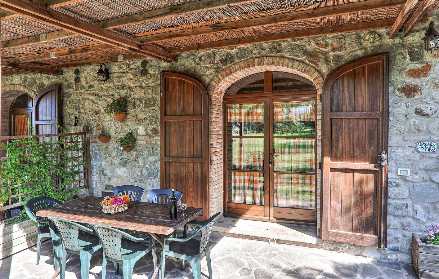 Accogliente appartamento con piscina, parcheggio e giardino in Pomarance, Riserva Naturale di Monterufoli