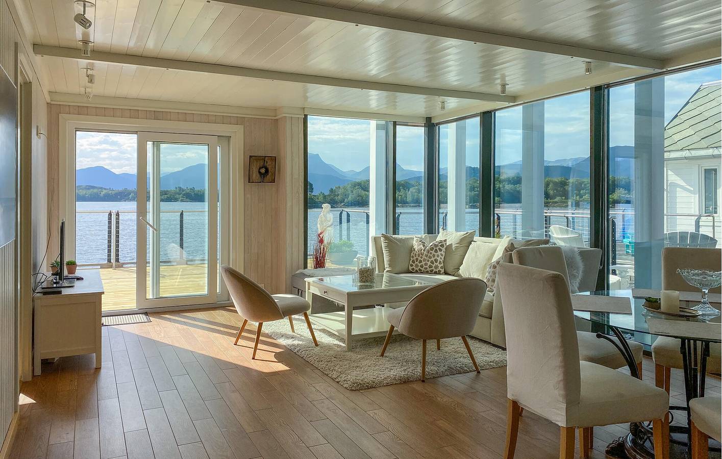 Ganze Ferienwohnung, Ferienwohnung für 6 Personen mit Terrasse in Herøy