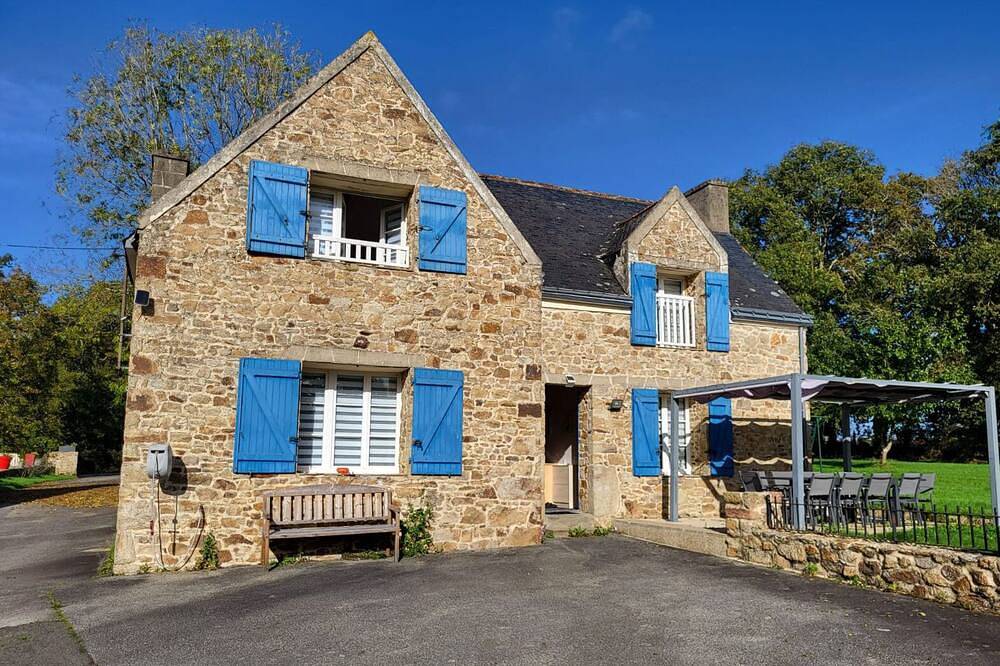 Maison Bretonne 2 nights minimum in Locoal-Mendon, Côte des Mégalithes