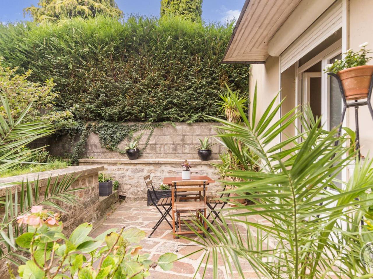 Entire studio, Charming independent studio with terrace, garden and parking, near Mont St-Michel in Isigny-le-Buat, Avranches region