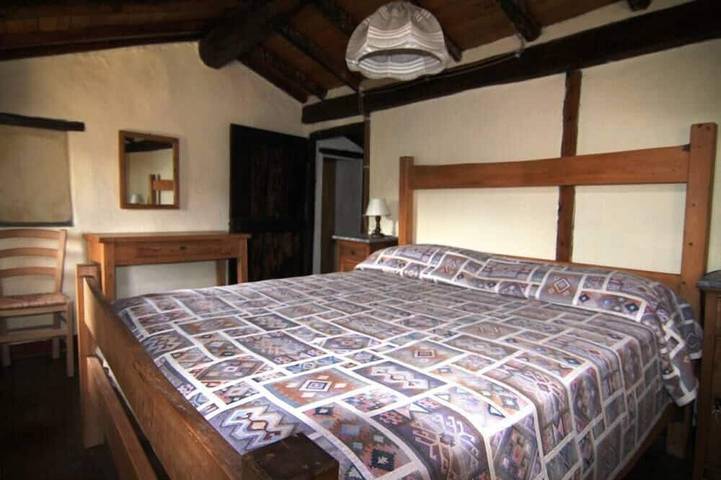 Antigua casa en el pueblo, en el verde, equipada con todo, para parejas o familias de 5 in Fosdinovo, Valle de Magra