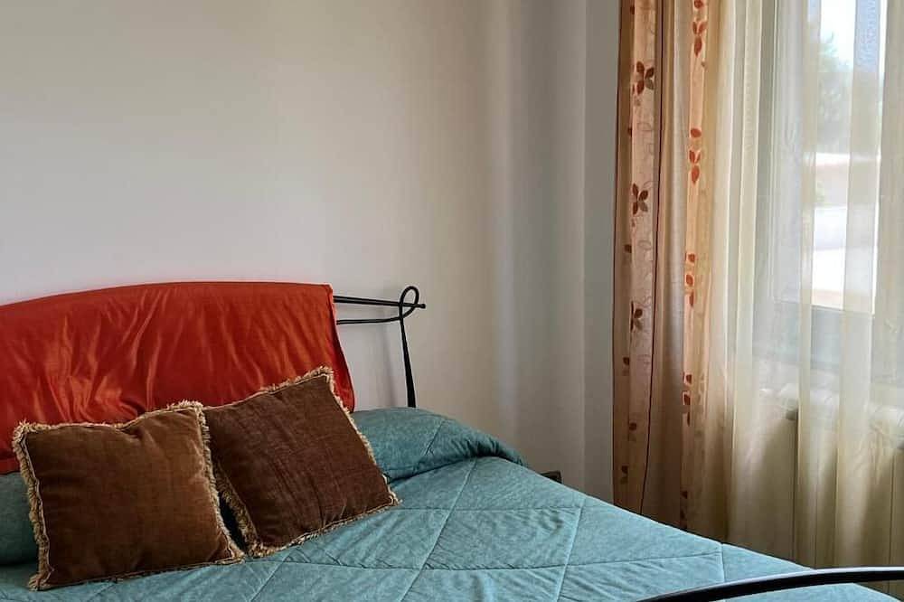 Appartamento intero, Sunny Sicilian Apartment with Garden & Deck in Caltanissetta, Provincia di Caltanissetta