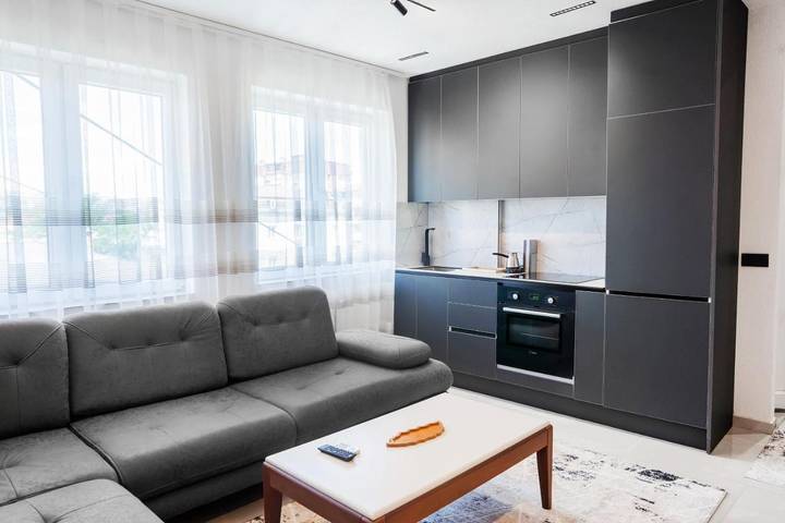 Ferienwohnung für 4 Personen, mit Balkon und Ausblick in Kosovo