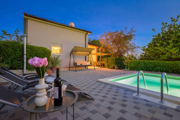 Location de vacances pour 6 personnes, avec terrasse ainsi que piscine et jardin, animaux acceptés à Svetvinčenat - 2