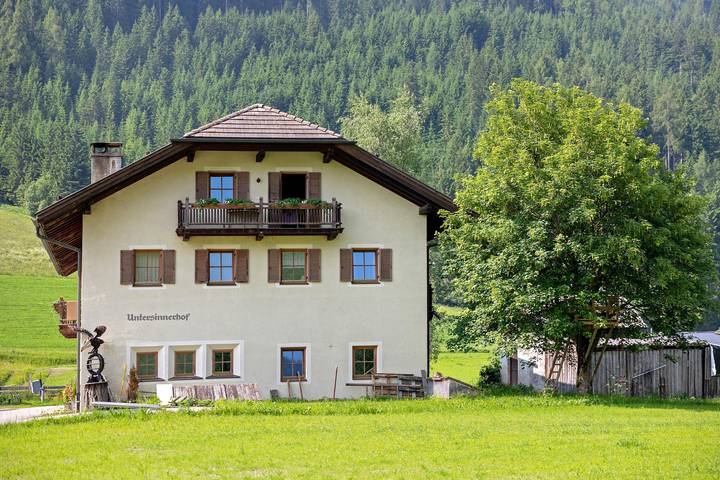 Hel lejlighed, Apartment 'Winter' with Mountain View, Shared Garden and Wi-Fi in Villgratener Berge, Gsies