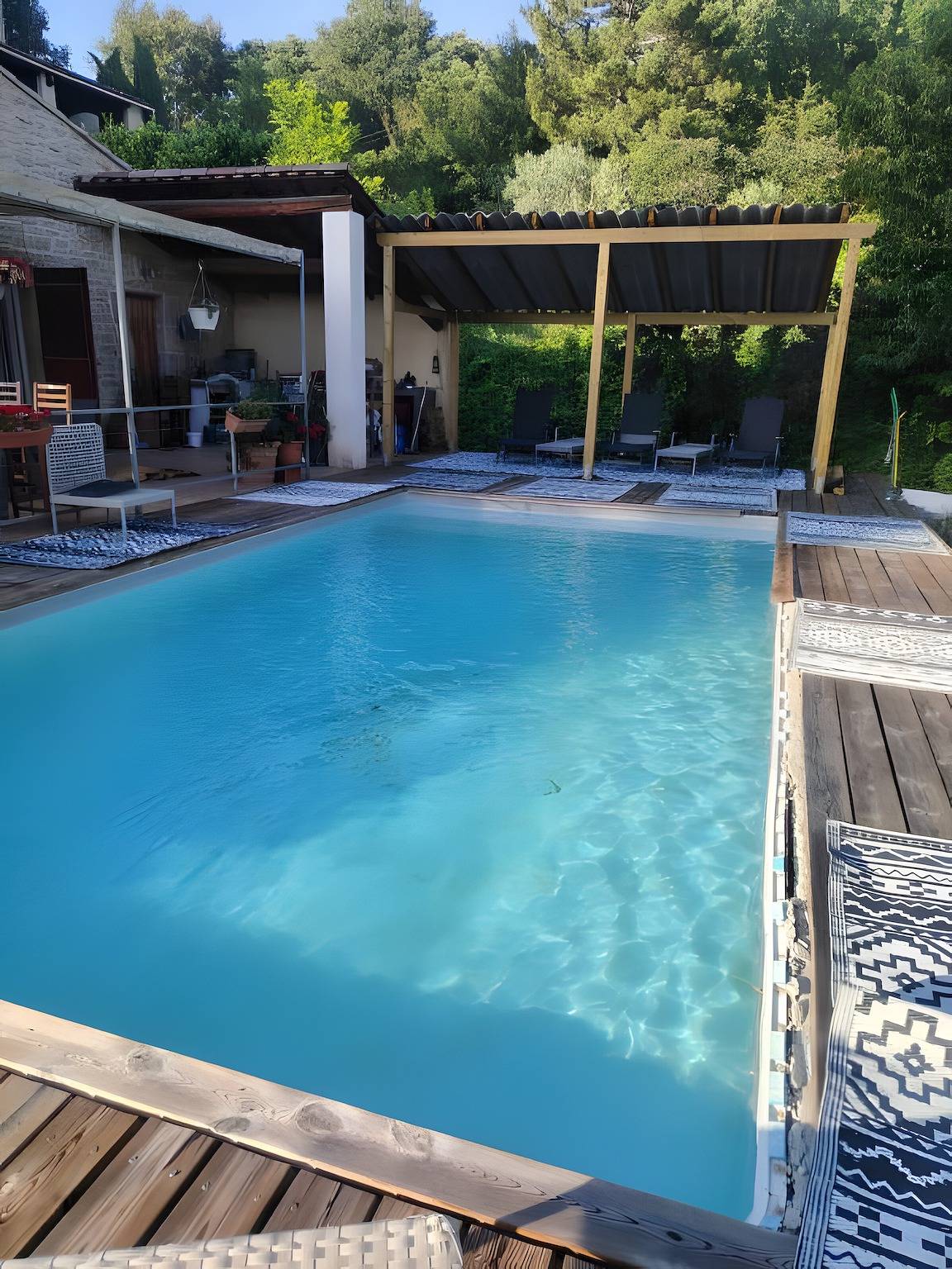 Maison de vacances « Maison Avec Piscine » avec vue montagne, piscine privée et Wi-Fi in Ansouis, Parc naturel régional du Luberon