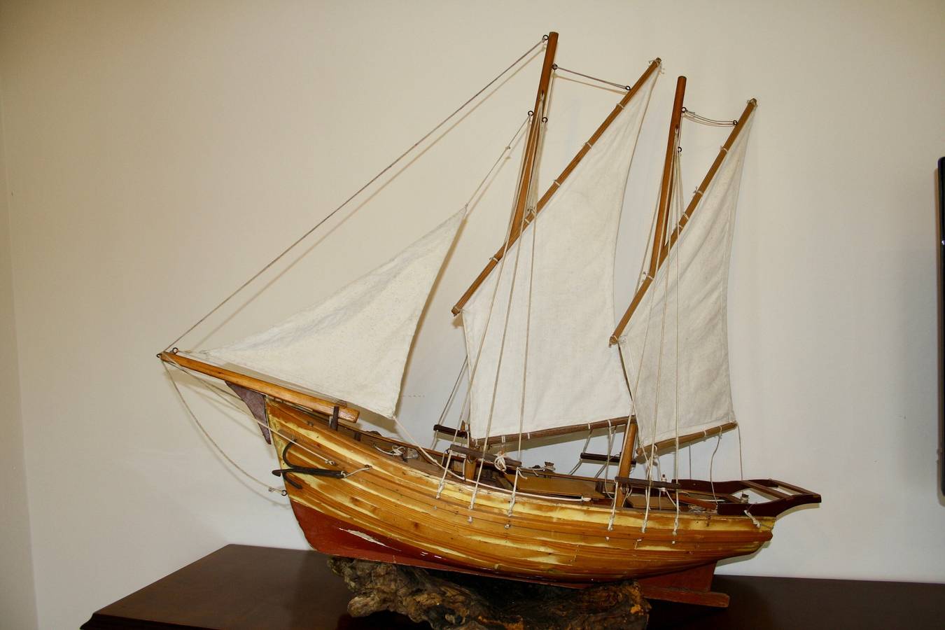 Apartamento entero, Apartamento 'Il Boma - Capitan Libeccio' con vistas al lago, Wi-Fi y aire acondicionado in Garda, Montañas Garda