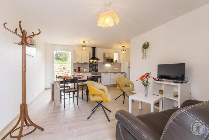Location de vacances pour 4 personnes, avec terrasse dans Sottevast