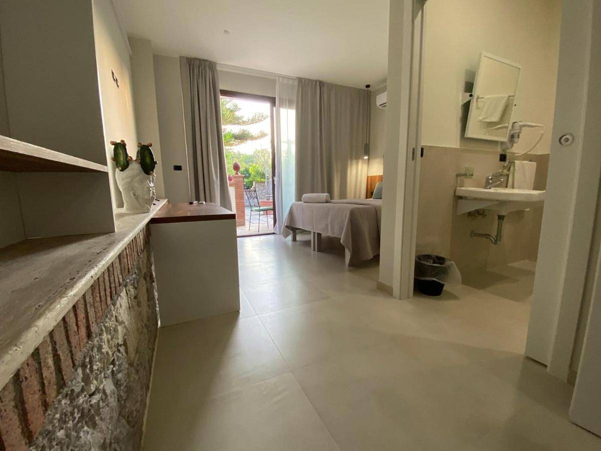 Villa Antonino in Schisò, Giardini-Naxos