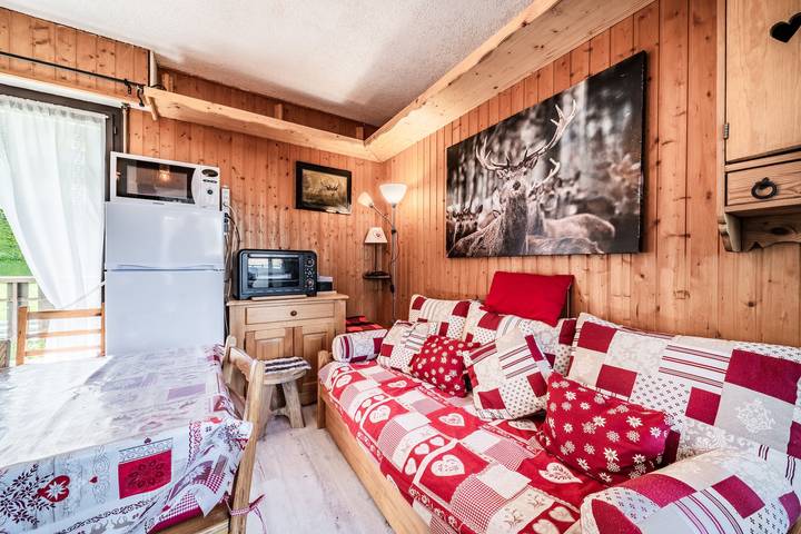 Hel lägenhet, Alpine Escape Apartment, Ski, Lake Geneva View – Private Terrace & Wi-Fi in Thollon-les-Mémises, Thonon-les-Bains region