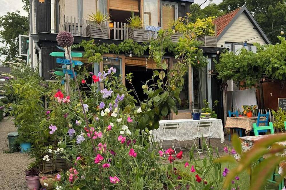 Ganze Wohnung, Mediterranean apartment of Guesthouse In de Aap - Finca - Hartje Bergen in Bergen (Nordholland), Noord-Holland - Nordseeküste