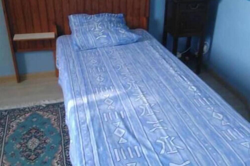 Blue room  in Donneville, Lauragais