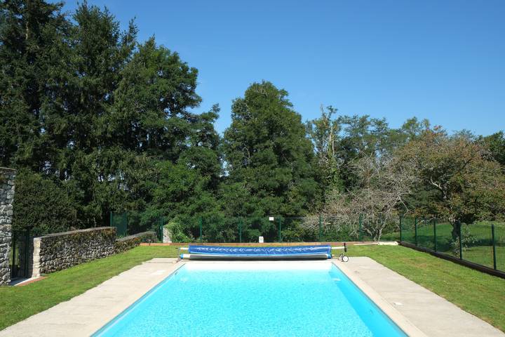 Gîte pour 6 personnes, avec piscine à La Chapelle-Montbrandeix - 2