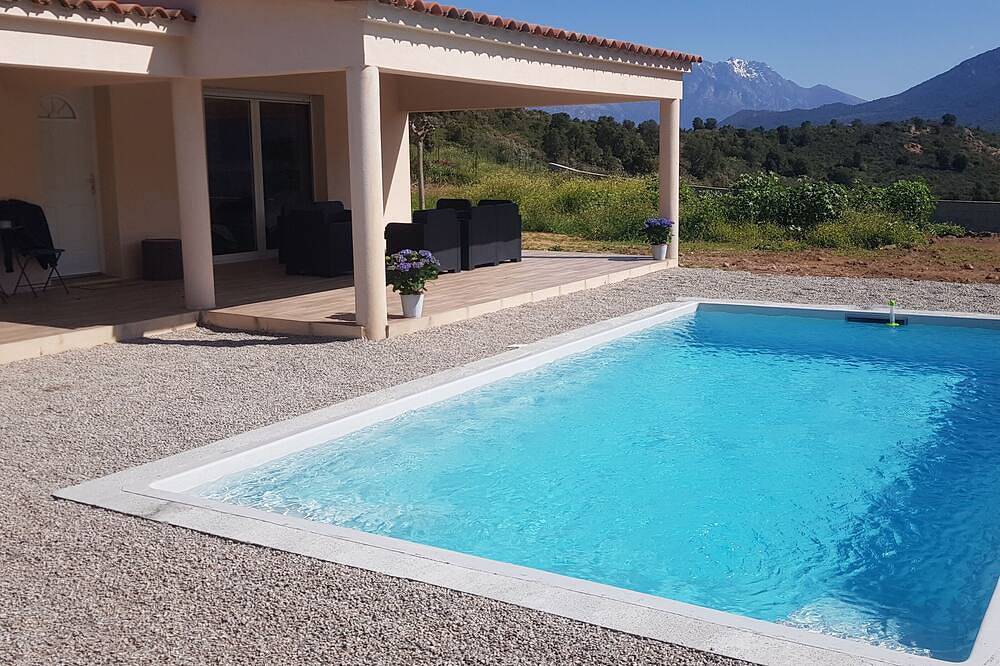 Quiet house with pool between sea and mountains in the middle of the corsican maquis in Peri, Ajaccio und Umgebung