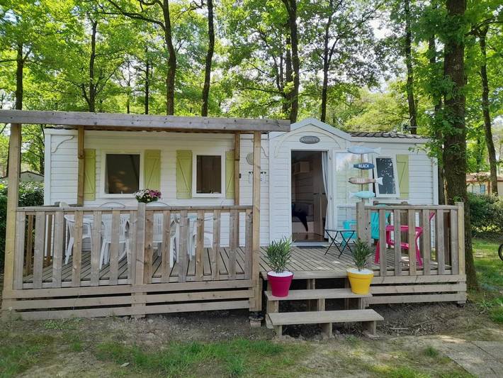 Camping pour 6 personnes, avec Terrasse et Piscine ainsi que Vue et Vue sur le lac