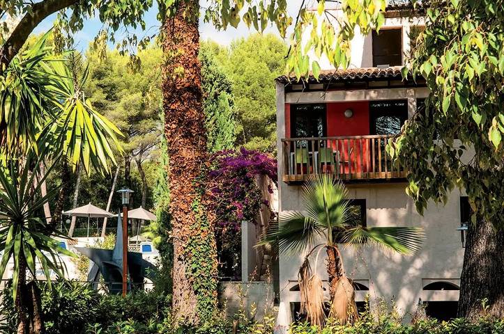 Ganze Wohnung, Klassisches Maisonette-Apartment mit 1 Schlafzimmer und Terrasse für 5 Personen in La Colle-sur-Loup, Mittelmeerküste (Frankreich)